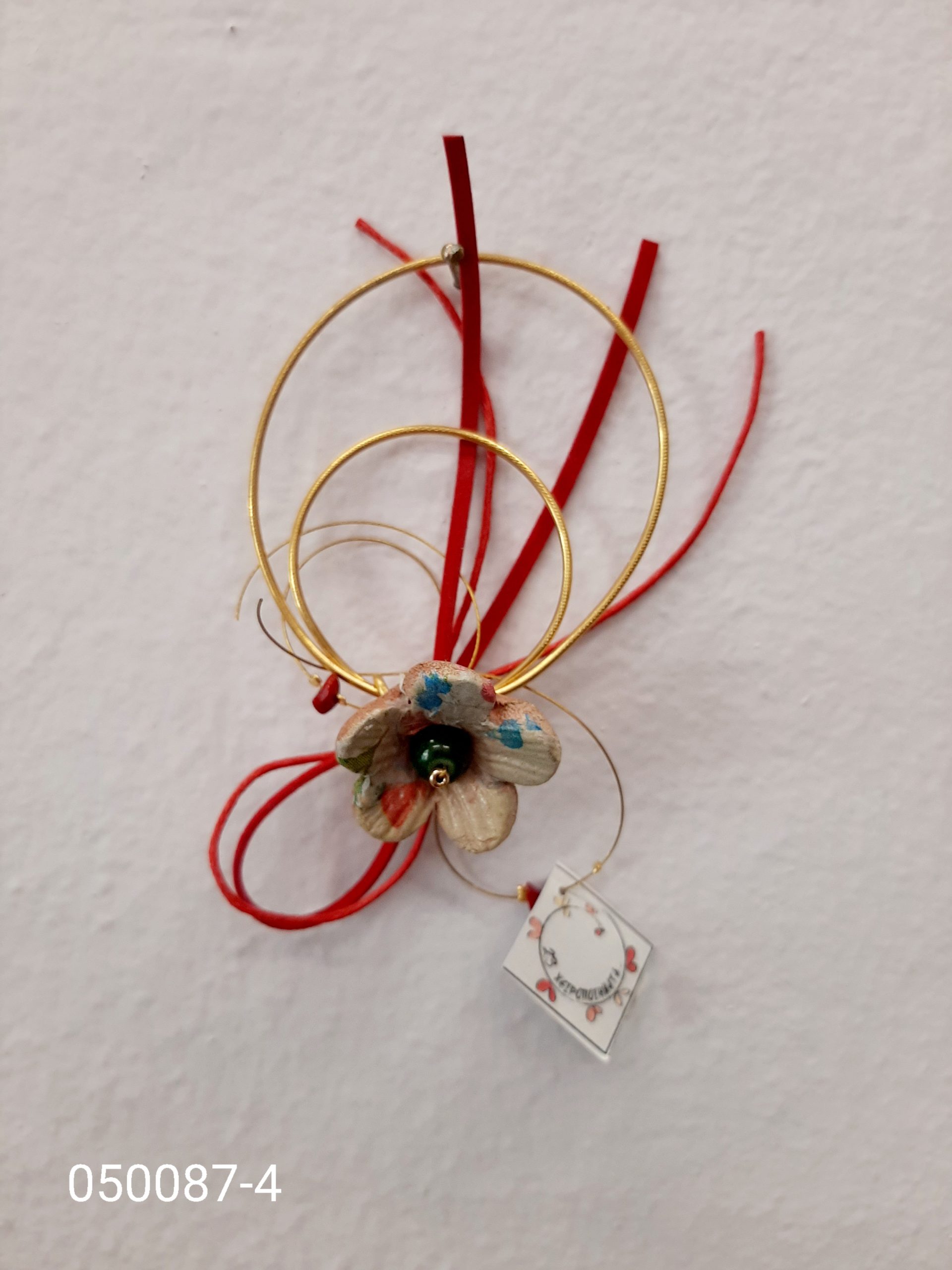 Μεταλλικά στεφάνια με κεραμικά τρίχρωμα λουλούδια