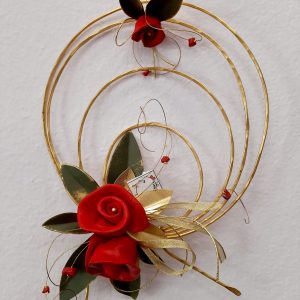 Μεταλλικα στεφάνια με κόκκινα τριαντάφυλλα μεγάλο