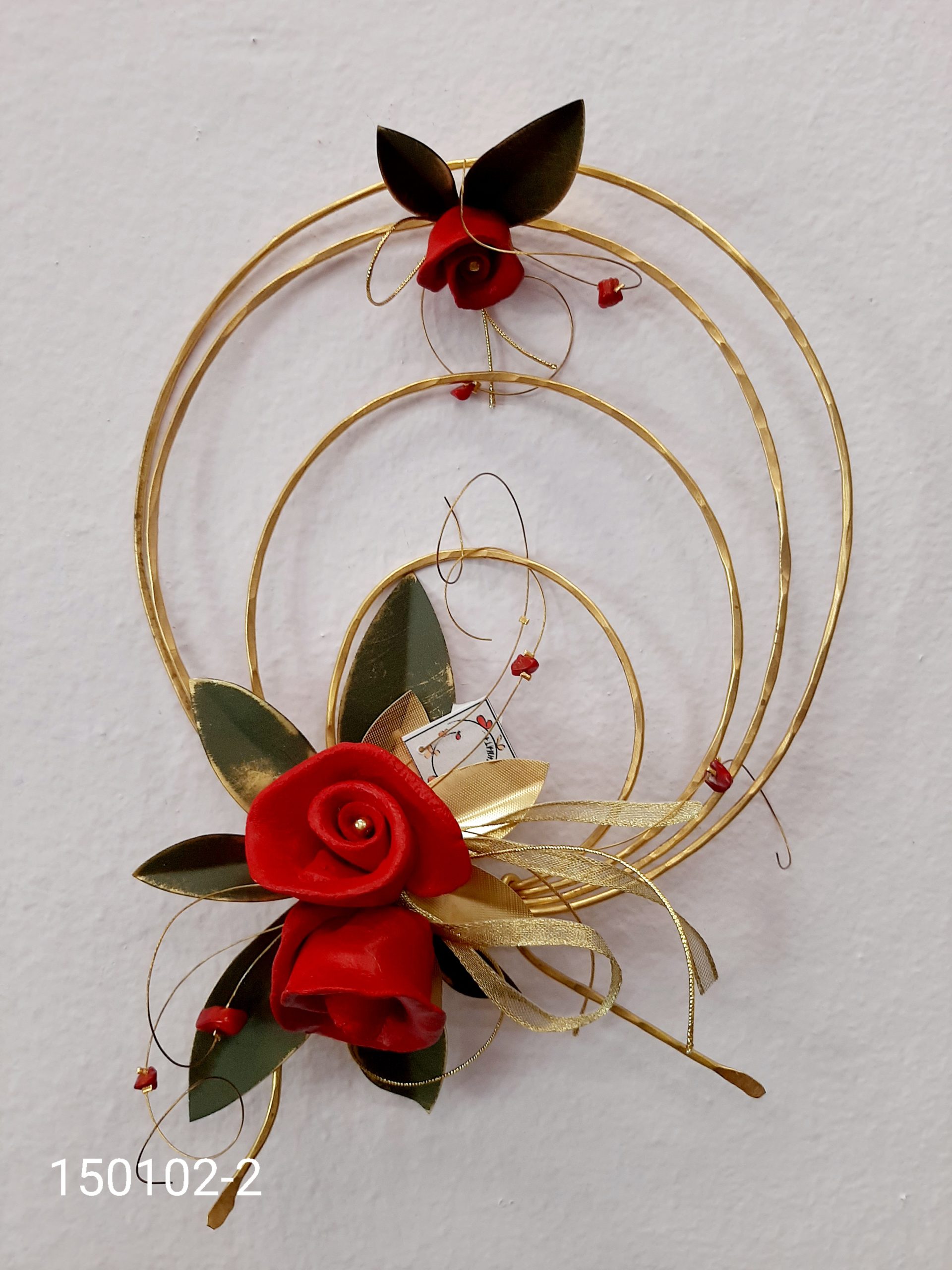 Μεταλλικα στεφάνια με κόκκινα τριαντάφυλλα μεγάλο