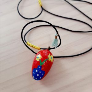 Ξύλινο μενταγιόν κίτρινα λουλούδια