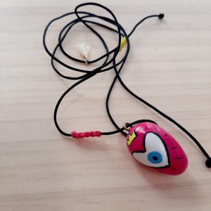 Ξύλινο μενταγιόν ροζ και καρδούλα με μάτι