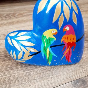 Κεραμική καρδιά,ζωγραφισμένη στο χέρι με θέμα παπαγάλους