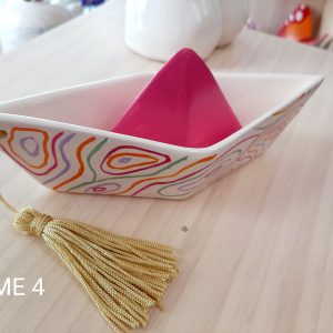 Κεραμικό καραβάκι,ζωγραφισμένο στο χέρι,φούξια με πολύχρωμα σχέδια