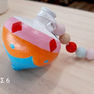 Κεραμική μικρή σβούρα,ζωγραφισμένη στο χέρι με πολύχρωμα μοτίβα