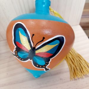 Κεραμική σβούρα,ζωγραφισμένη στο χέρι με θέμα πεταλούδα